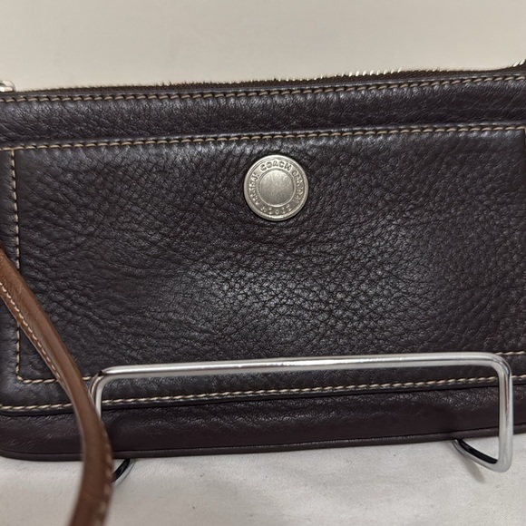 Coach vintage “Chelsea” brown pebbled leather wristlet - Picture 2 of 9